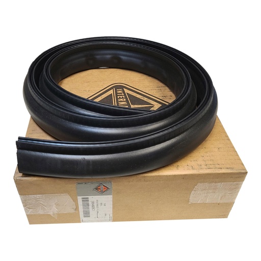 OEM INTERNATIONAL CHANNEL BUMPER CLOSEOUT INTER  3864626C1